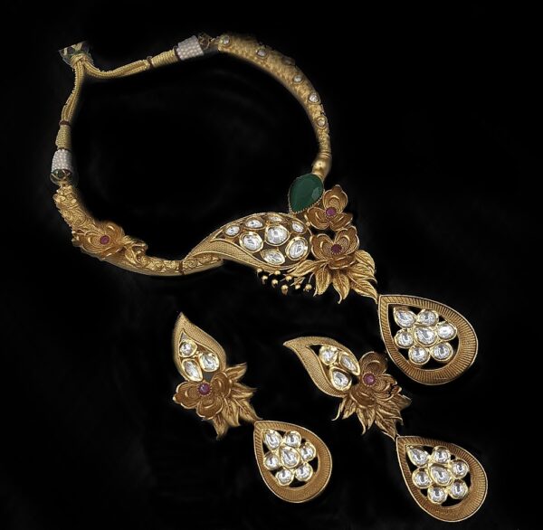 Leaf Shaped Golden Kundan Necklace